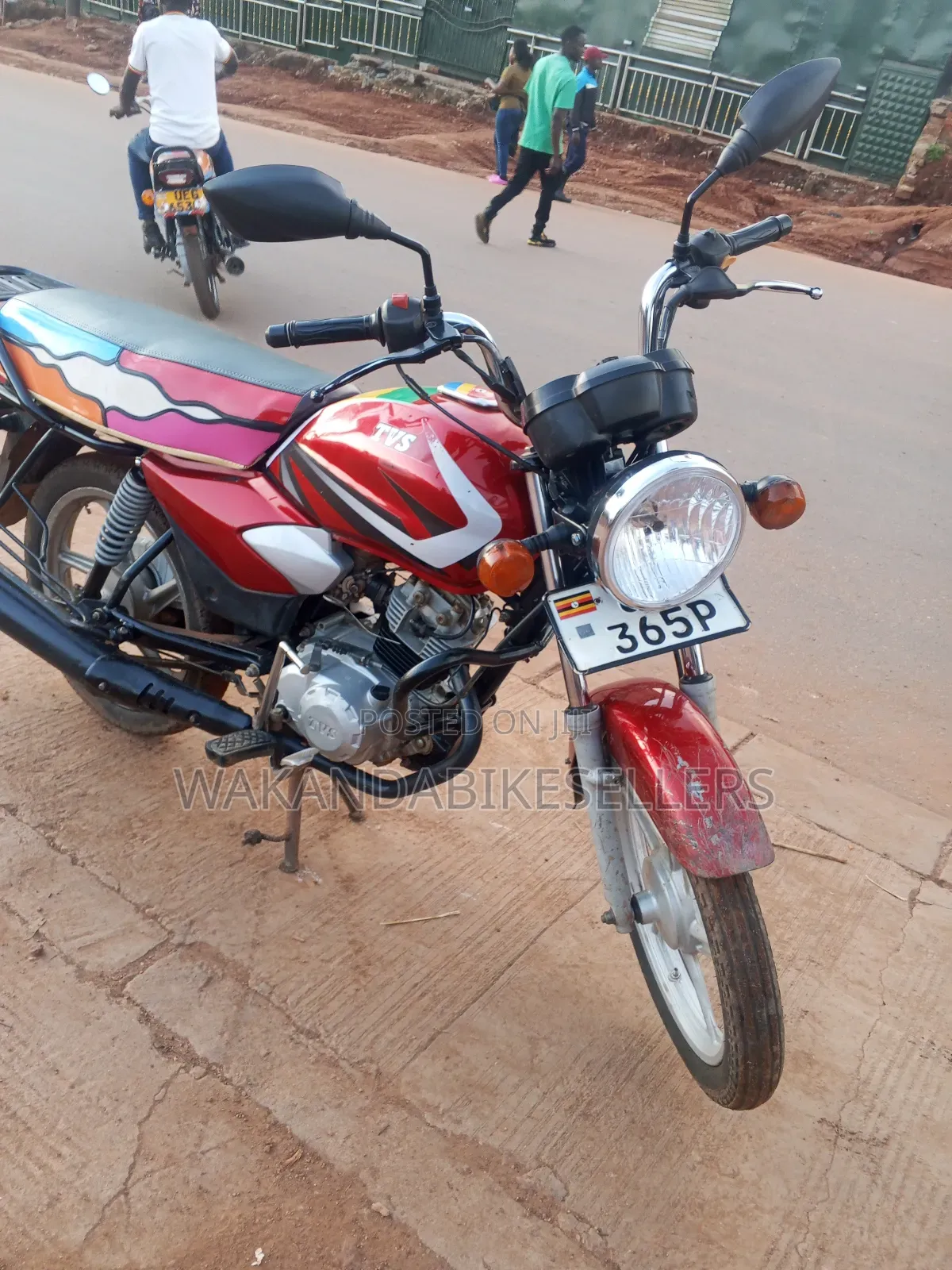 TVS HLX 125 2023 Red