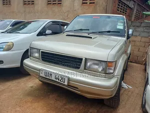 Isuzu Trooper 2000 Gold