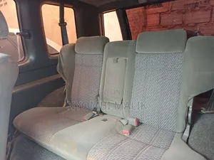 Isuzu Trooper 2000 Gold