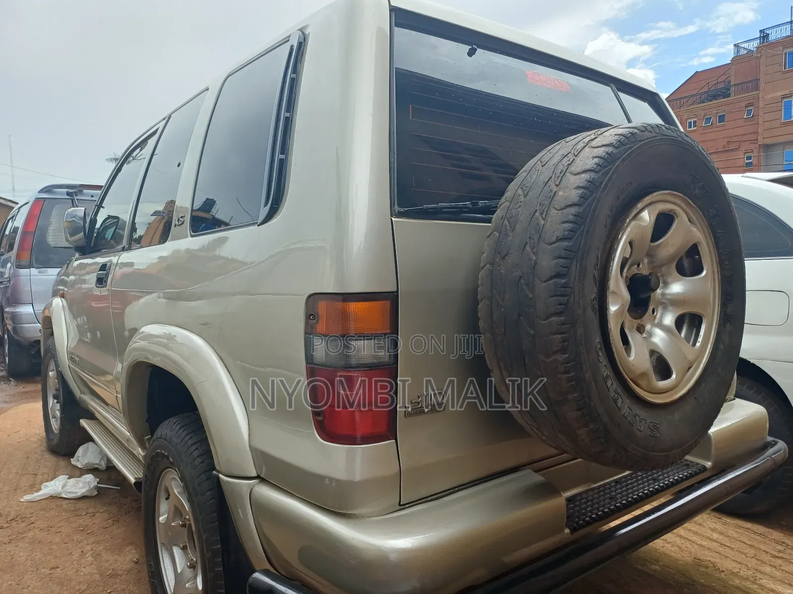 Isuzu Trooper 2000 Gold