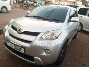 Toyota IST 2009 Silver