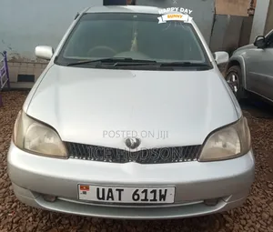 Toyota Platz 2004 Silver