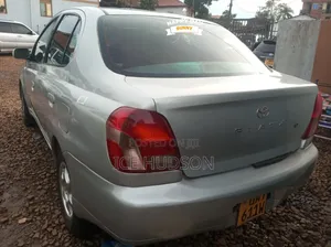 Toyota Platz 2004 Silver
