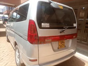 Nissan Serena 2000 Silver