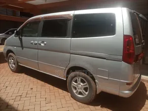 Nissan Serena 2000 Silver
