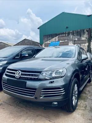 Volkswagen Touareg 2013 Gray