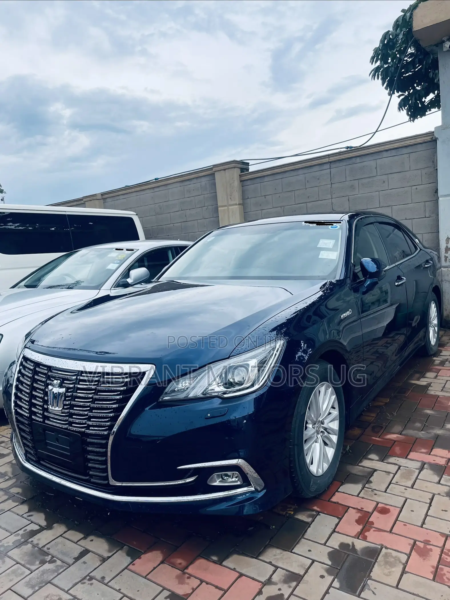 Toyota Crown 2017 Blue