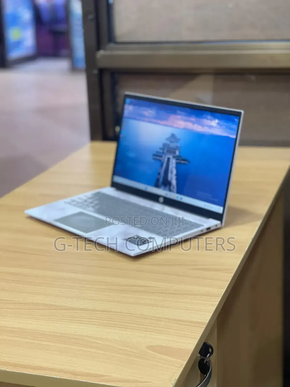 New Laptop HP Pavilion 15-eh0050wm 8GB Intel Core i7 SSD 512GB