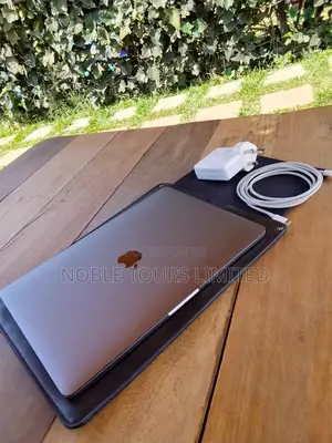 New Laptop Apple MacBook Pro 2017 16GB Intel Core i7 SSHD+SSD 512GB