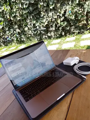 New Laptop Apple MacBook Pro 2017 16GB Intel Core i7 SSHD+SSD 512GB