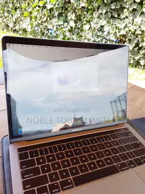 New Laptop Apple MacBook Pro 2017 16GB Intel Core i7 SSHD+SSD 512GB