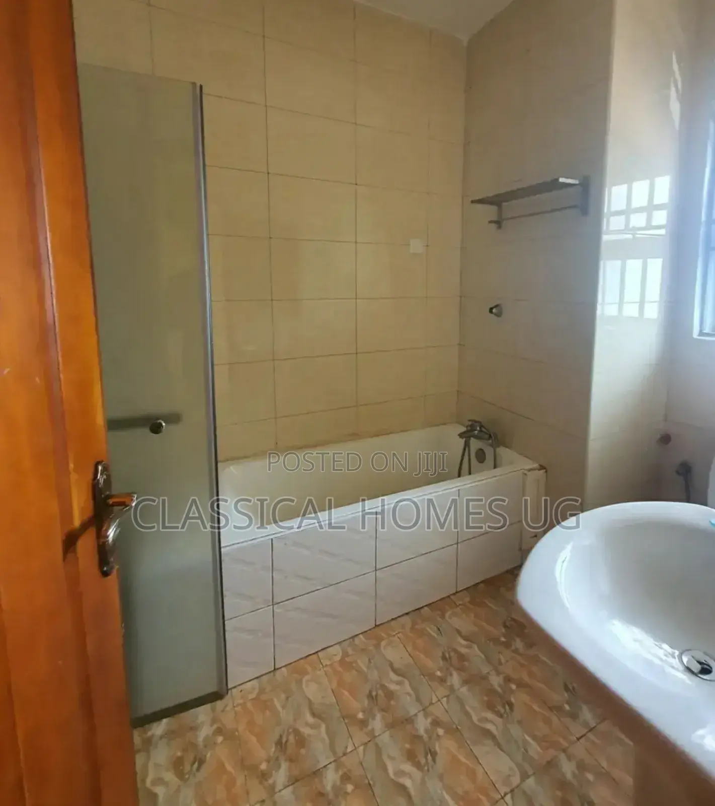 5bdrm Duplex in Lubowa Entebbe Road, Central Division for rent