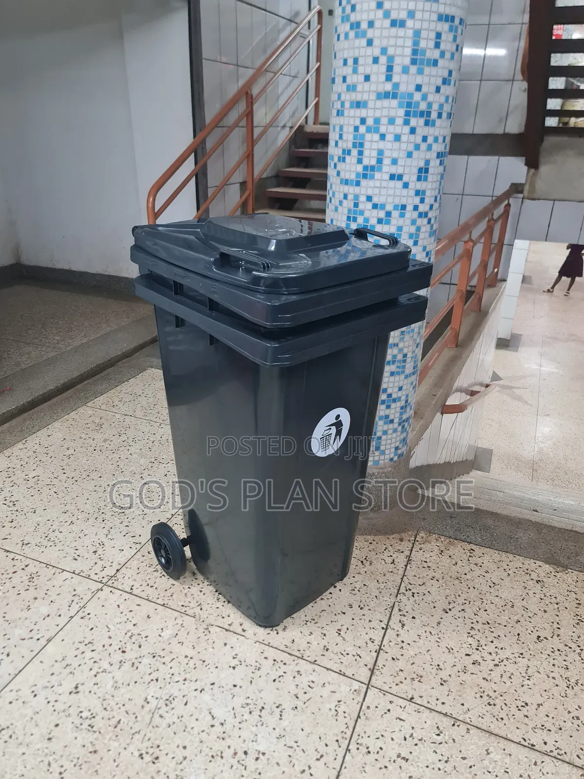 Home/Hospital/Clinic/Kitchen Outdoor 240litres Plastic Dust Bin