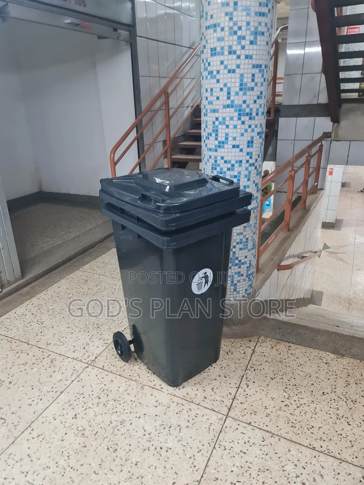 Home/Hospital/Clinic/Kitchen Outdoor 240litres Plastic Dust Bin