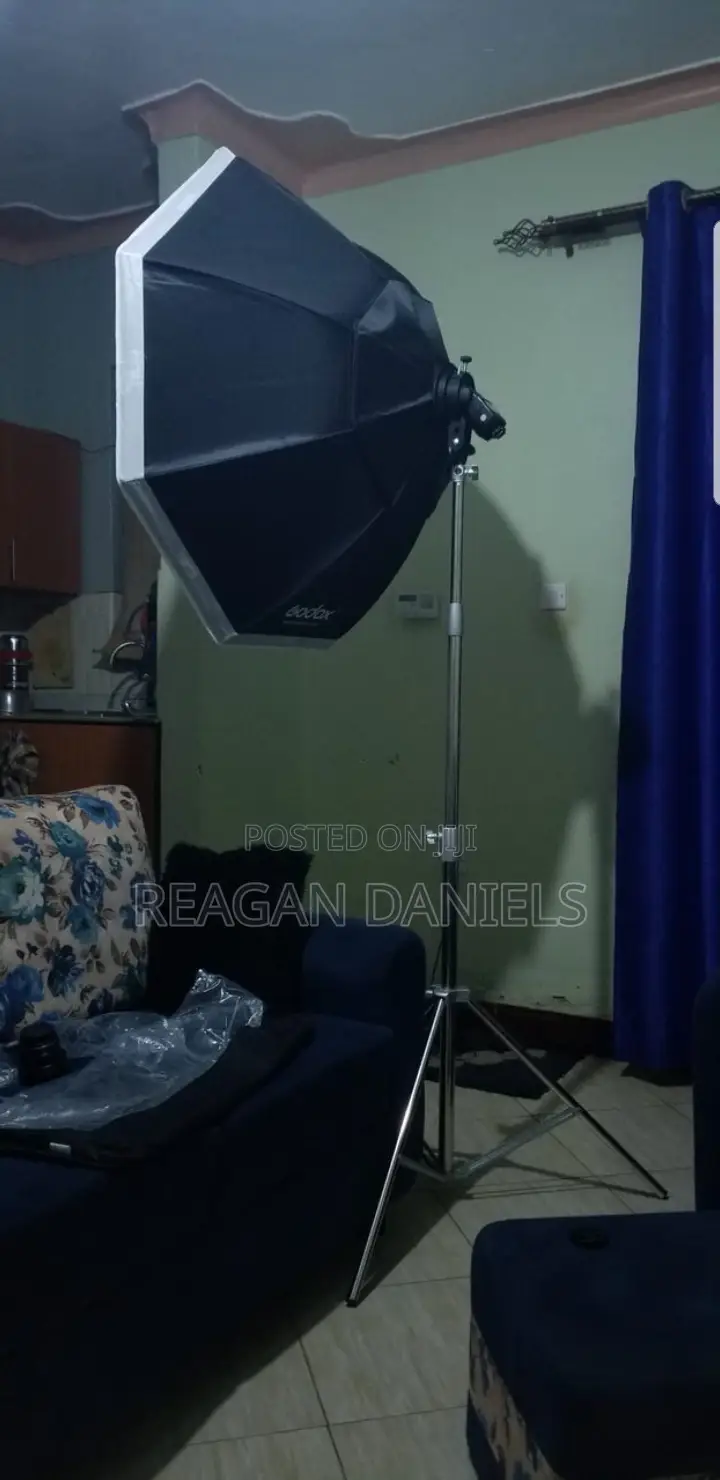 Godox Sofbox, Stand and Parabolic Disk