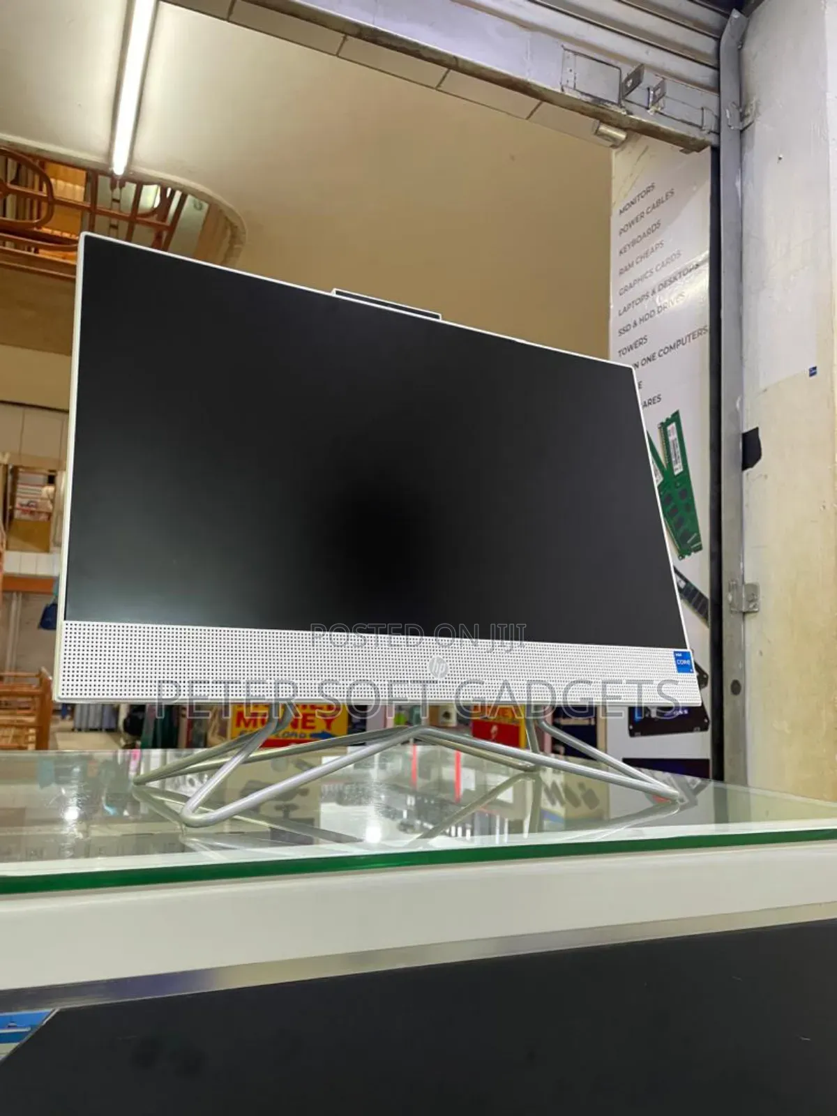 Desktop Computer HP 200 G4 22 All-in-One 8GB Intel Core i3 SSD 256GB