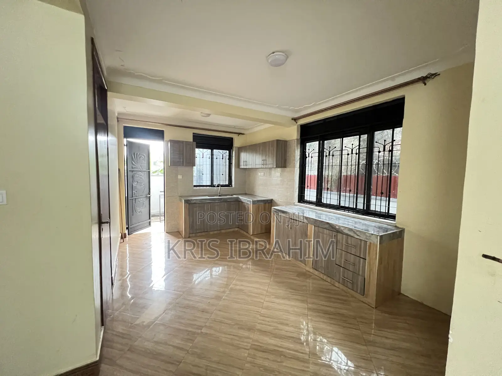 5bdrm Mansion in Makindye for rent