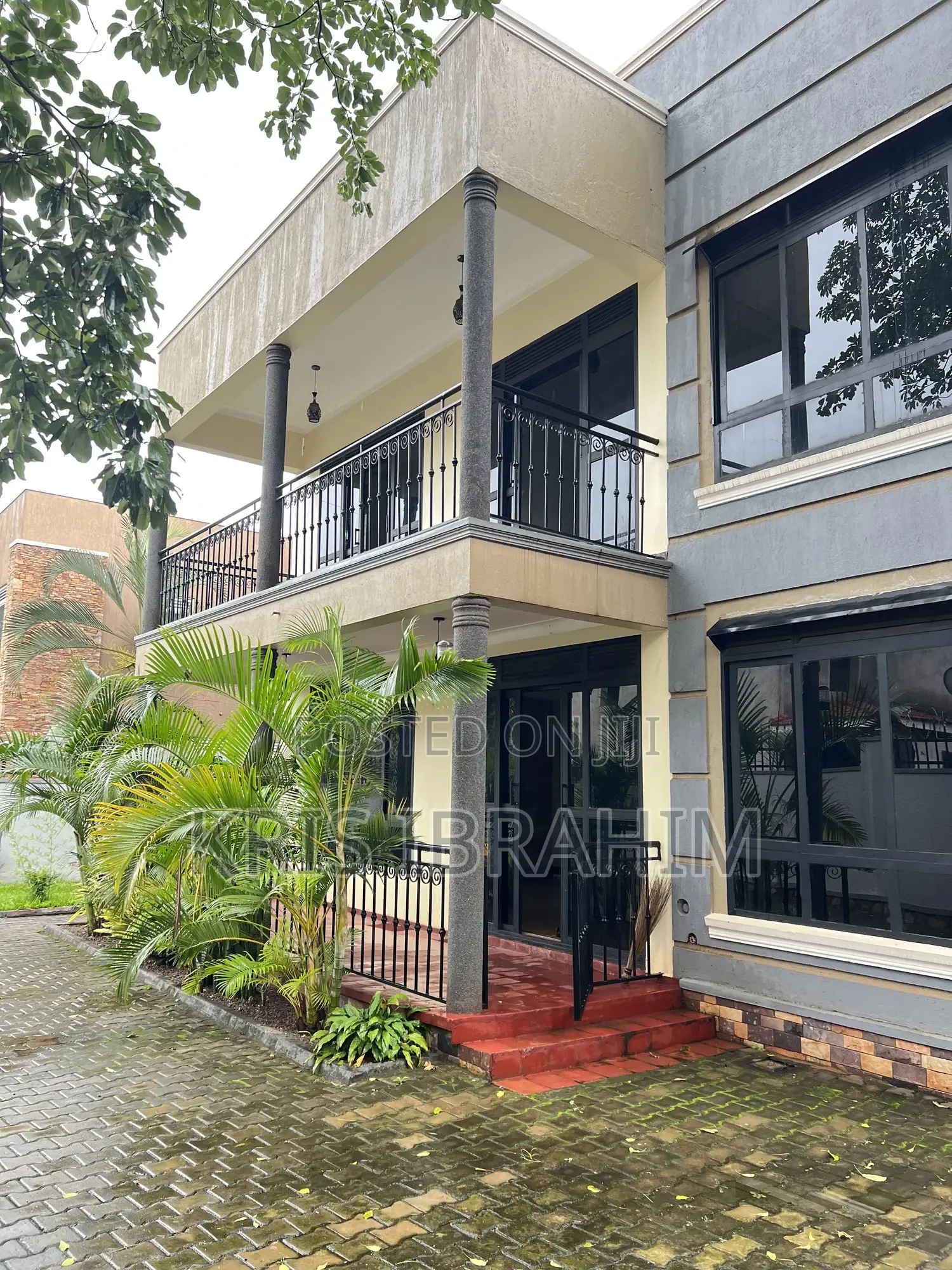 5bdrm Mansion in Makindye for rent