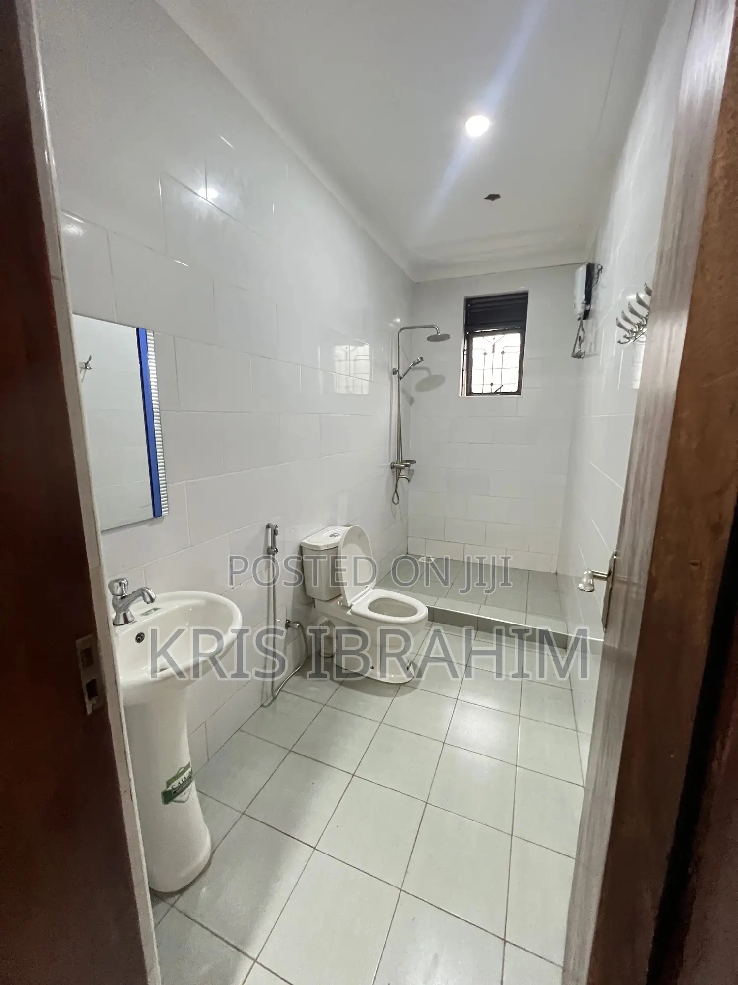 5bdrm Mansion in Makindye for rent