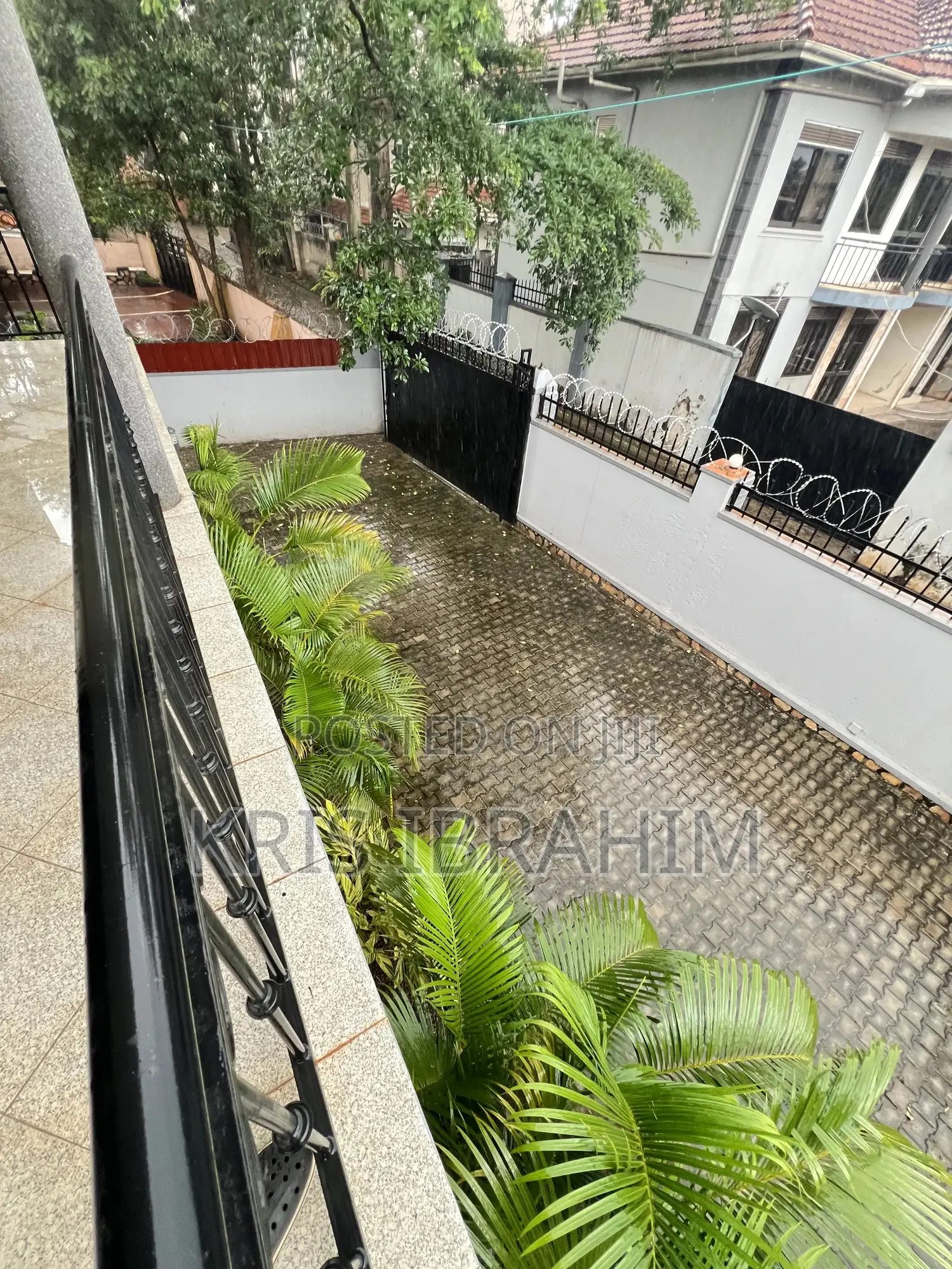 5bdrm Mansion in Makindye for rent