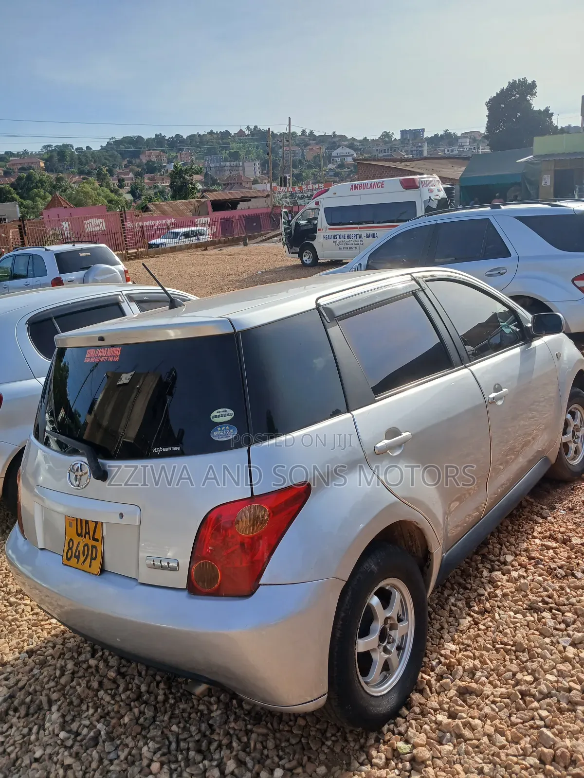 Toyota IST 2000 Silver