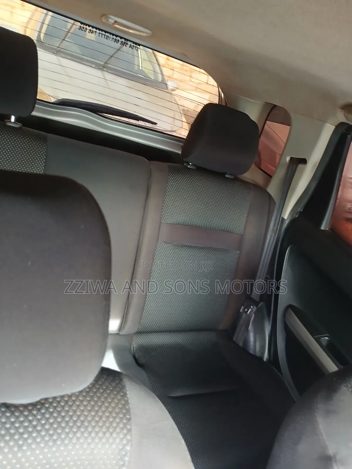 Toyota IST 2000 Silver