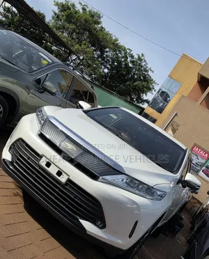 Toyota Harrier 2.0 2019 White