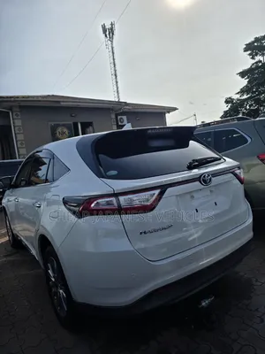 Toyota Harrier 2.0 2019 White