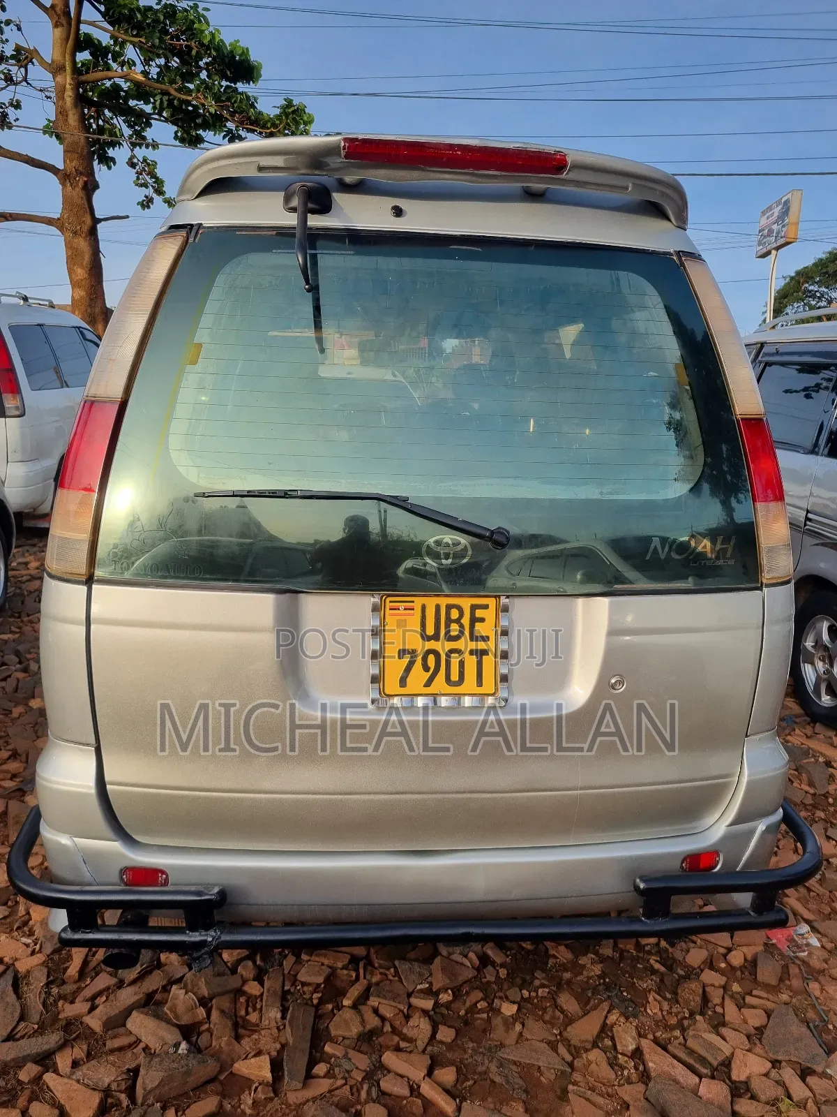 Toyota Noah 2001 Silver
