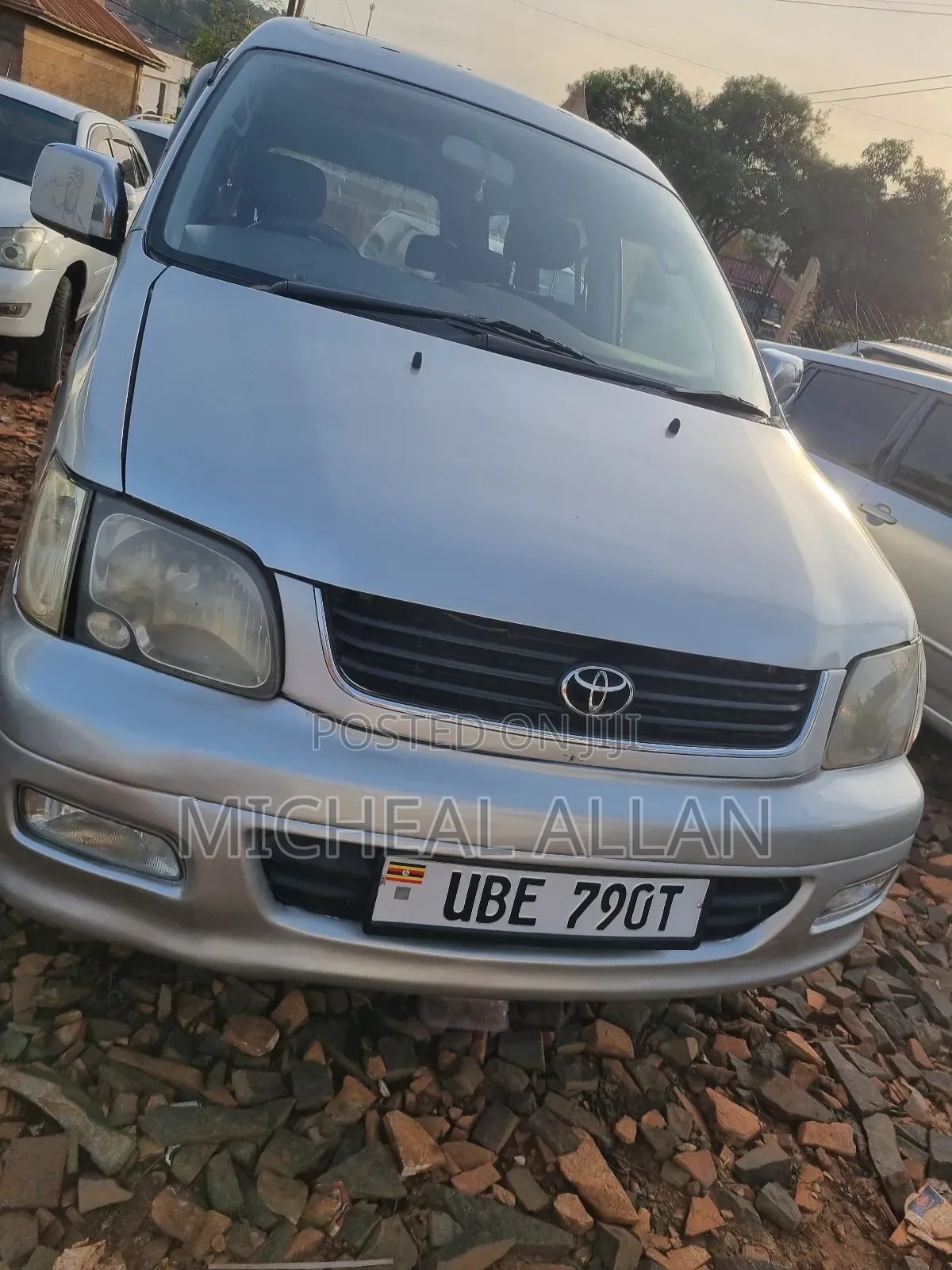 Toyota Noah 2001 Silver