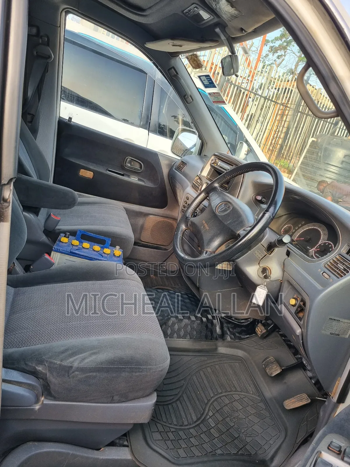 Toyota Noah 2002 White