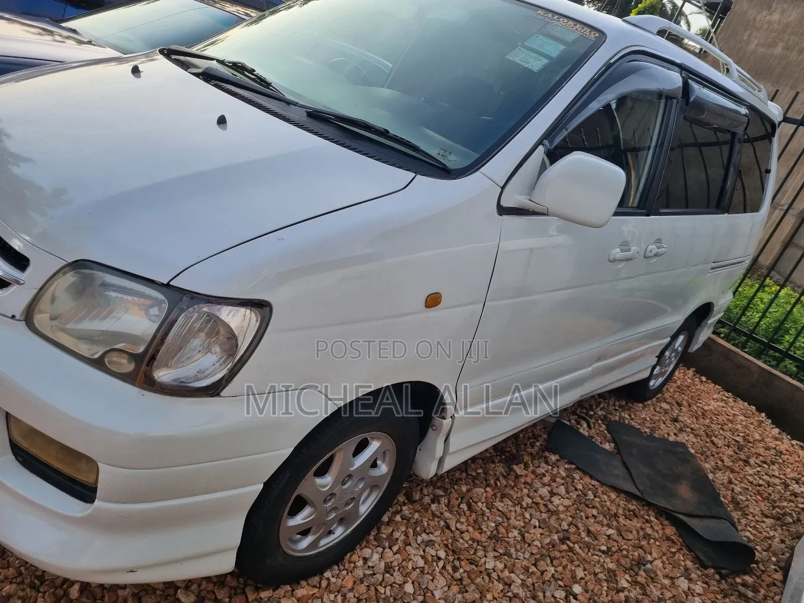 Toyota Noah 2002 White