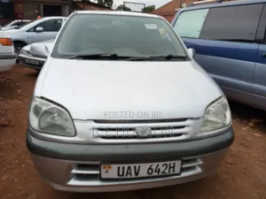 Toyota Raum 2002 Gray