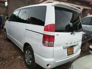 Toyota Noah 2011 White