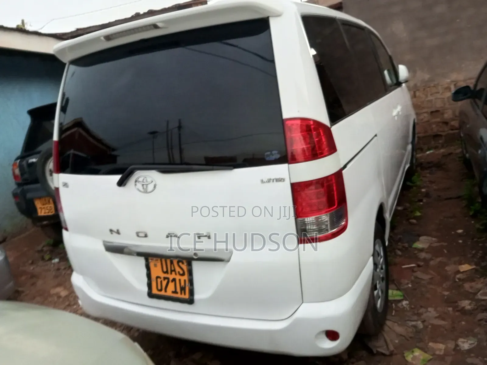 Toyota Noah 2011 White
