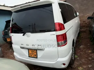 Toyota Noah 2011 White