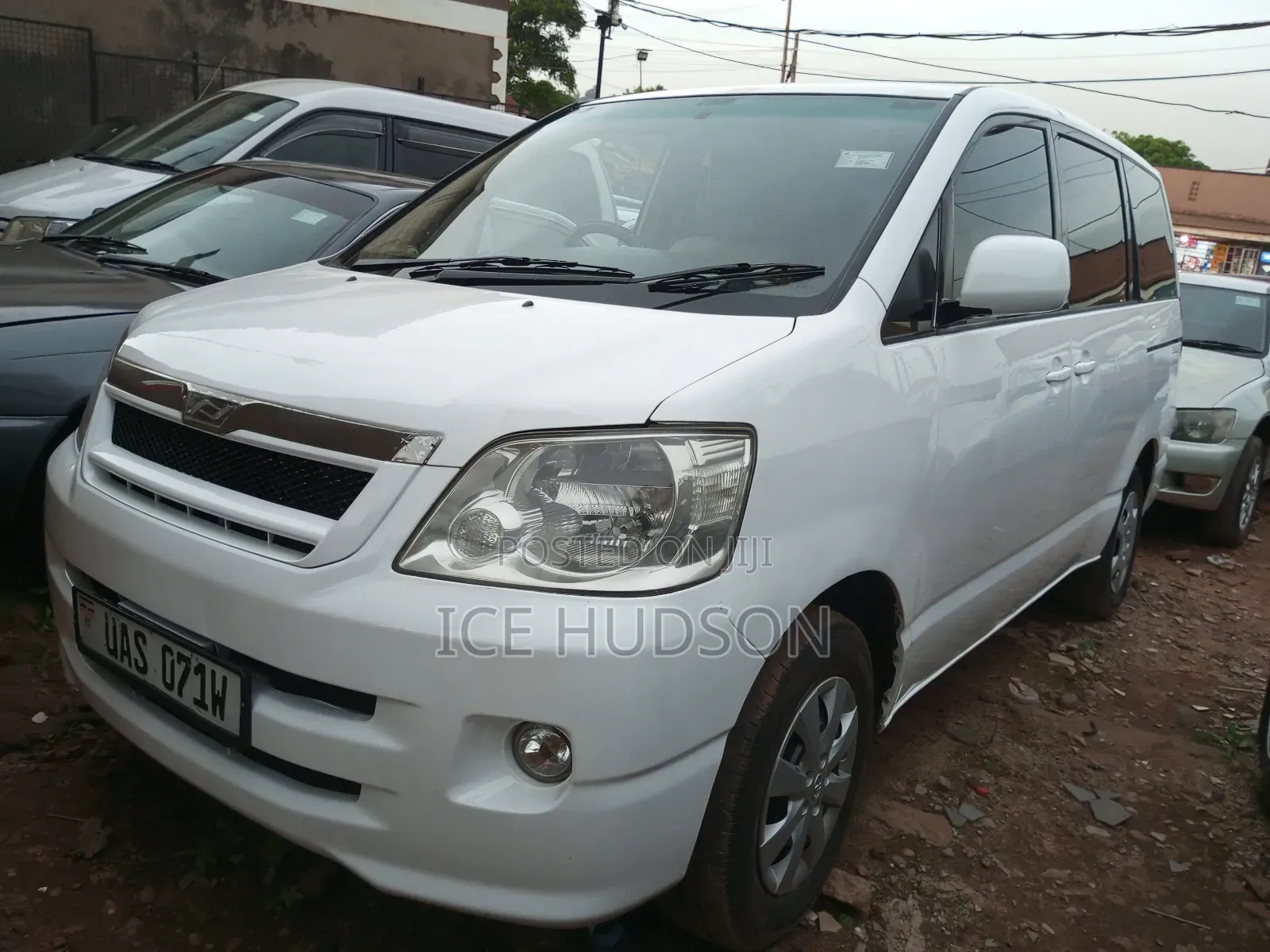 Toyota Noah 2011 White