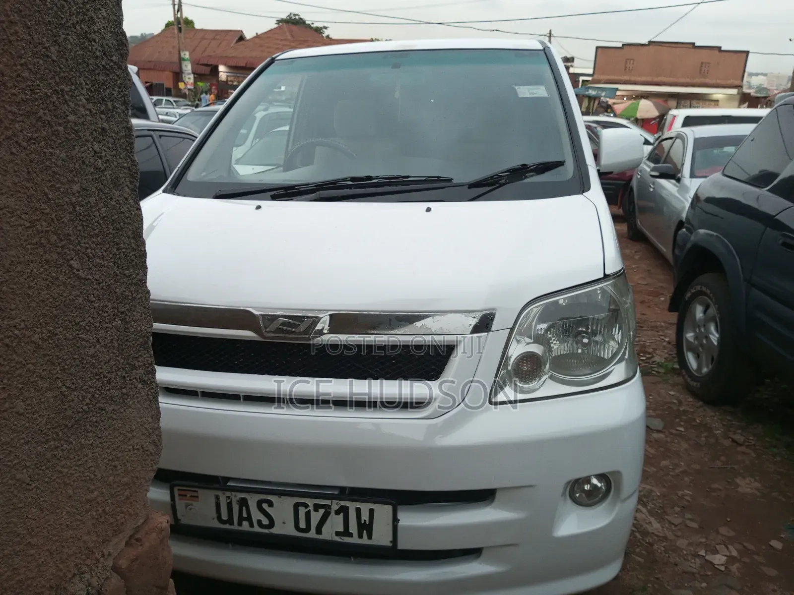 Toyota Noah 2011 White