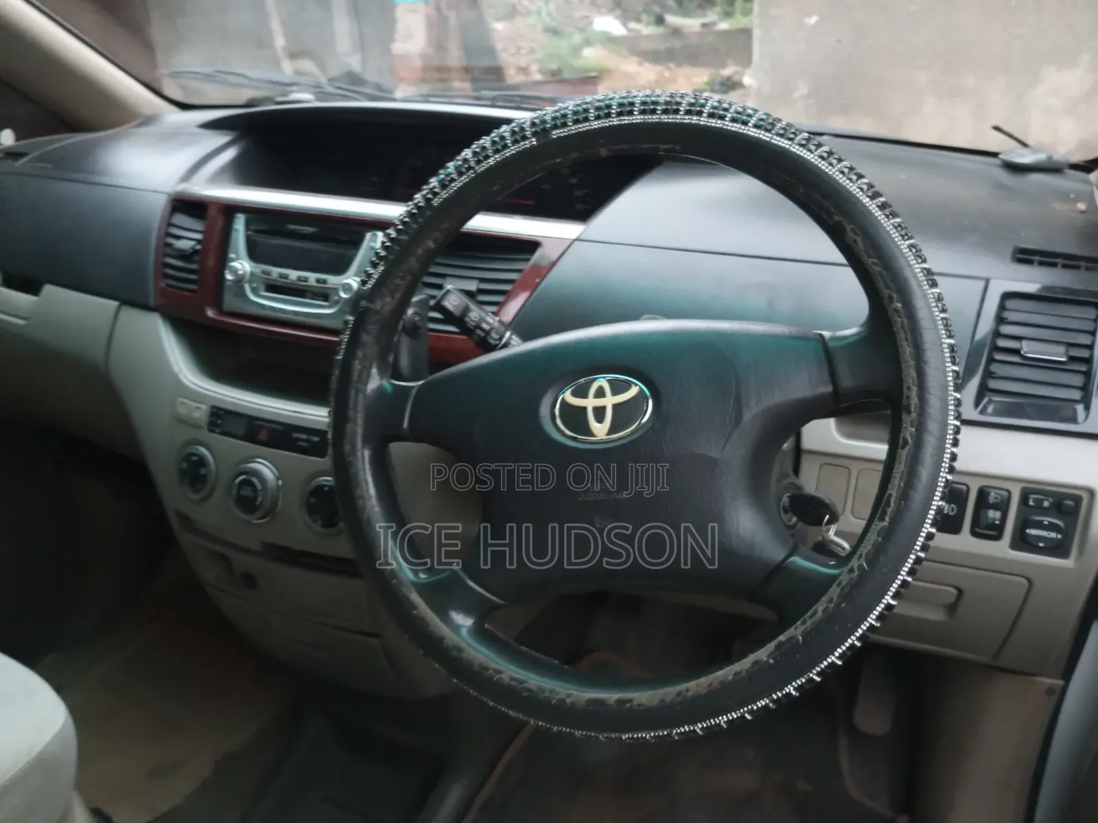 Toyota Noah 2011 White