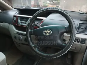 Toyota Noah 2011 White