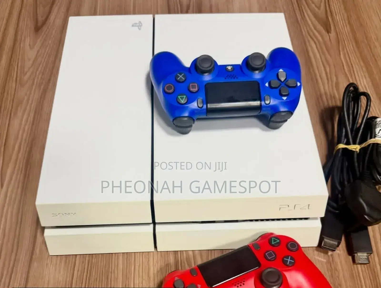 White Playstation 4 Standard Gaming Console. With 12 Games, 2pads.