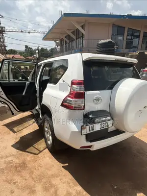 Toyota Land Cruiser Prado 2017 White