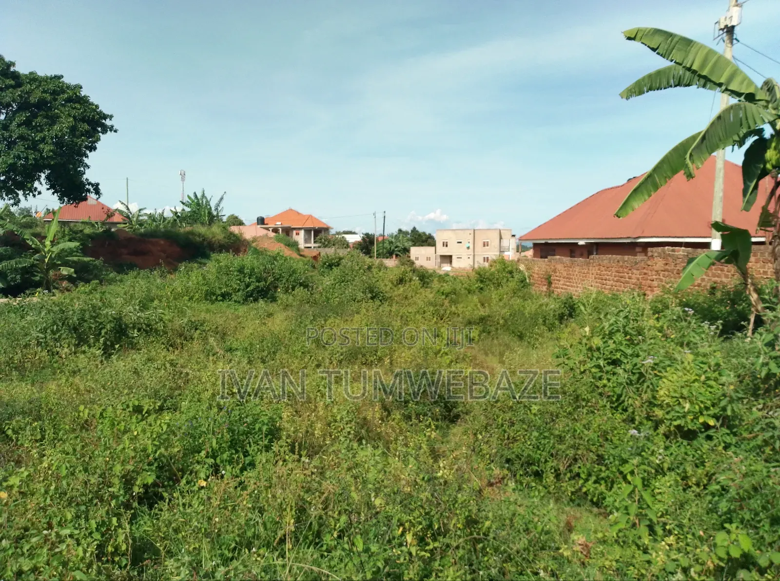 Plot for Sale in Kawuku Entebbe Road 50/100ft. Lake View