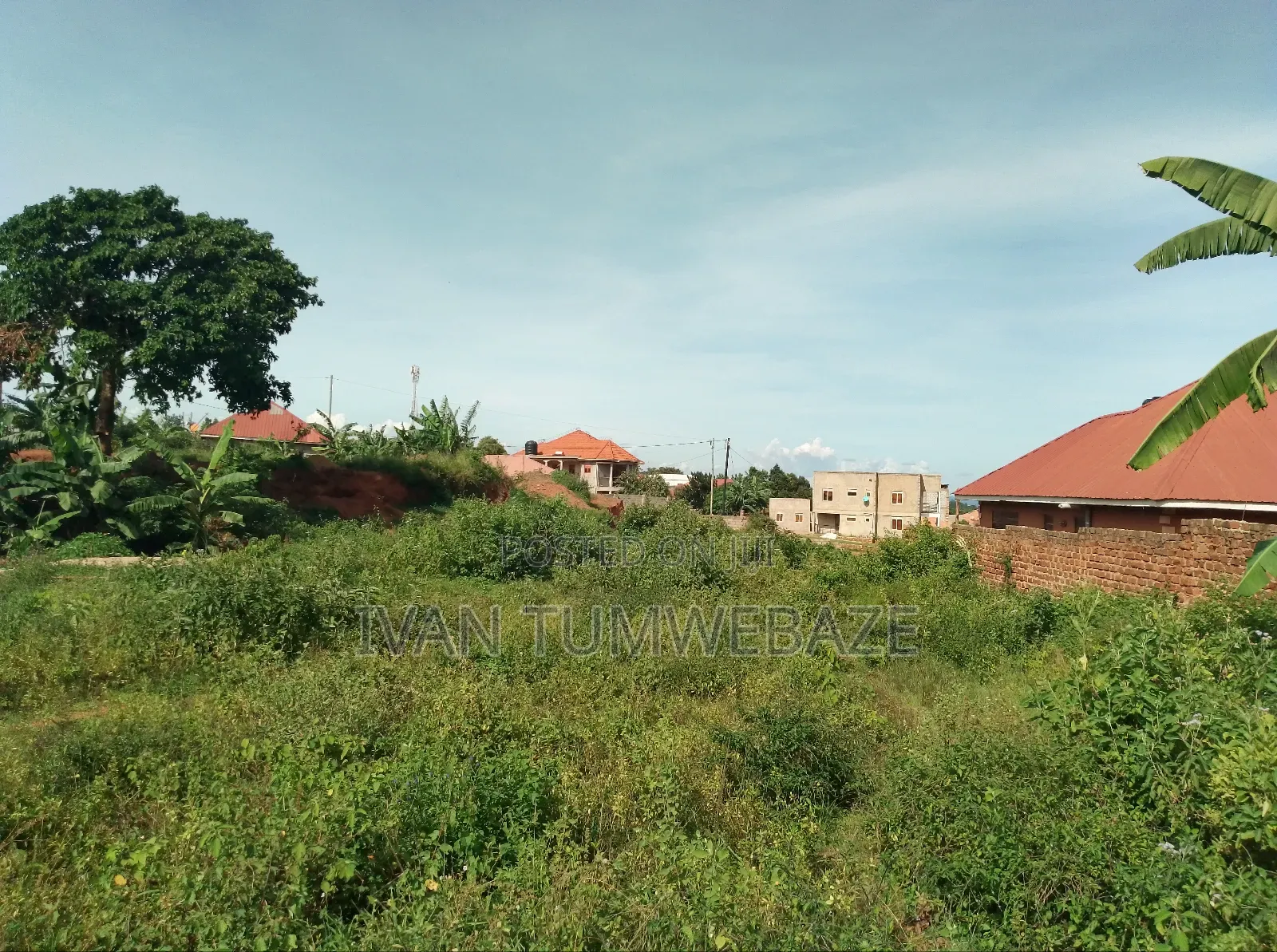 Plot for Sale in Kawuku Entebbe Road 50/100ft. Lake View