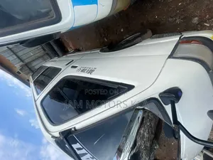 Toyota HiAce 1999 White