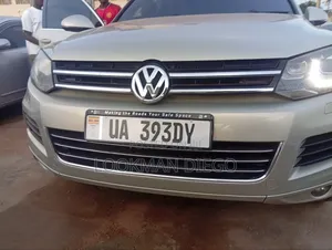 Volkswagen Touareg 2011 Gold