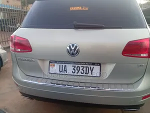 Volkswagen Touareg 2011 Gold