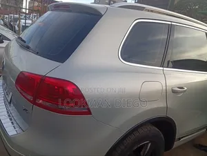 Volkswagen Touareg 2011 Gold
