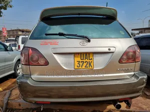 Toyota Harrier 2000 Silver