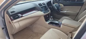 Toyota Crown 2011 Silver